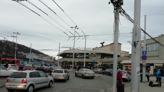 ANKETA Za zastavenie pred Hlavnou stanicou pokuta 20 eur. Súhlasíte s postupom policajtov?