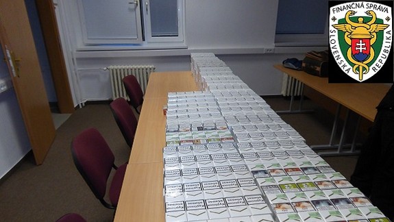 FOTO: Tak tomu sa povie zásoba. Moldavčan pašoval cigarety, vraj pre osobnú spotrebu
