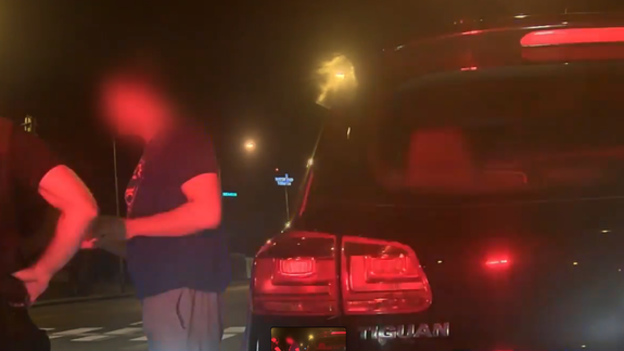 VIDEO Upozornil na seba výstražnými svetlami: Vodič jazdil z pruhu do pruhu a nafúkal takmer 3 promile!