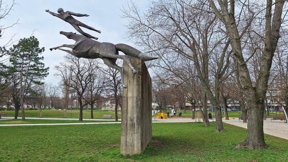 Aj vám to prekáža? Bratislavu zdobia sochy od známych umelcov, mnohé mená sú však zamlčané