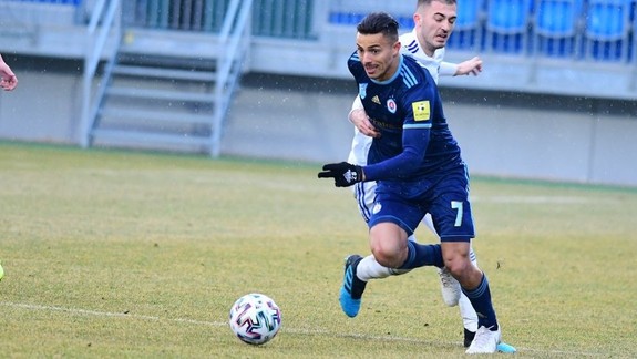 Futbalový ŠK Slovan zvíťazil v Nitre 1:0 a naďalej je neohrozeným lídrom ligy