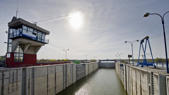 Nešťastie: V Čunove spadol robotník do 20 metrov hlbokej vodnej komory