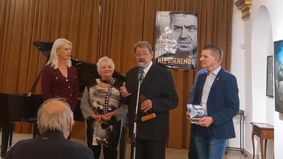 Aký bol naozaj? Do života uviedli biografiu legendárneho Gustáva Valacha