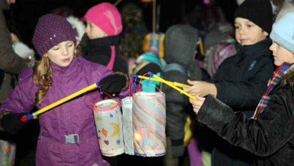 Kuchajdu v stredu zaplnia lampióny