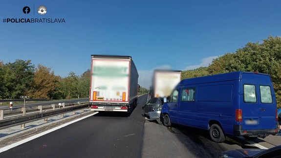 Diaľnicu D2 uzavreli v stredu aj druhýkrát, tentoraz v opačnom smere