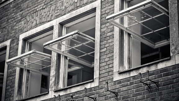 Radíme: Krátke a intenzívne vetranie interiérov pomáha obmedziť šírenie vírusov