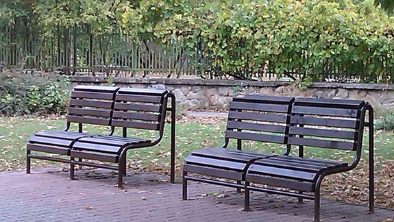 Lavičky mali vymeniť budúci rok, menia ich už teraz