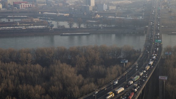 Dôležitá zmena: V noci začnú meniť dopravné značenie na zjazde z Prístavného mosta