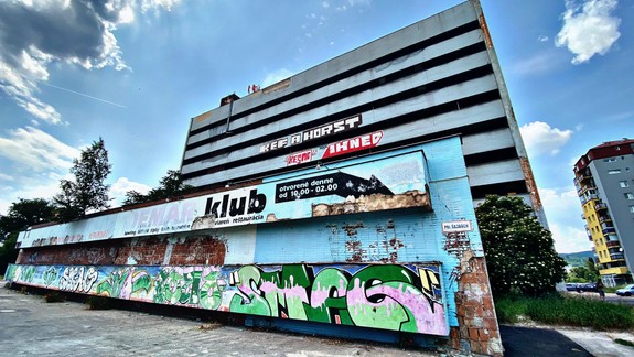 VIDEO: Spomínate si ešte na Demar klub v Rači? Dnes je atraktívny už len pre urbexerov...