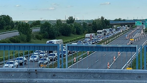 Pri vjazde do Bratislavy je potrebné počítať s kolónami