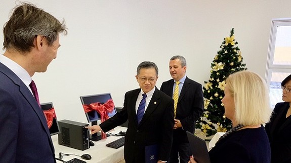 Seniori v Dúbravke sa tešia z nových počítačov