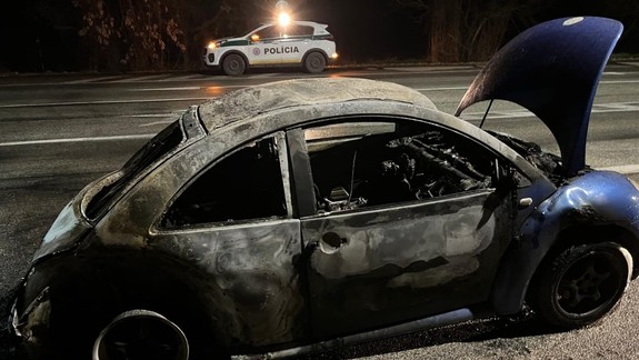 V Lozorne zhorelo auto, polícia nevylúčila podpaľačstvo