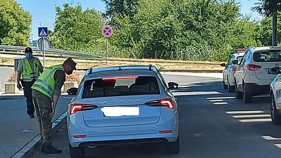 Situácia na hraniciach: Policajti kontrolujú prichádzajúce autá aj vlaky