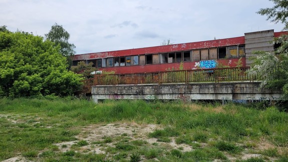 V budove bývalej pošty v Dúbravke vypukol požiar