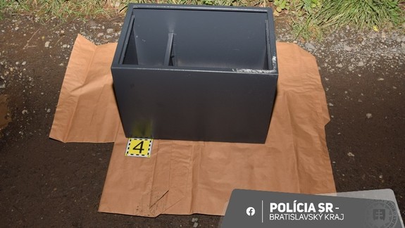 Polícia objasnila krádež trezoru , obvinila viacero ľudí