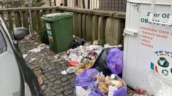 Rázny krok samosprávy Starého Mesta: Po sťažnostiach na rozhádzaný odpad odstránila problémový kontajner