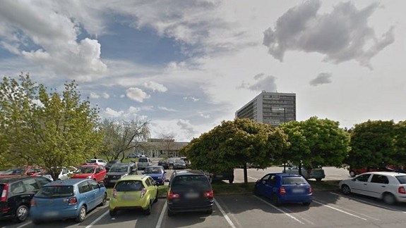 Na parkoviskách štátnych nemocníc sa bude môcť naďalej bezplatne parkovať