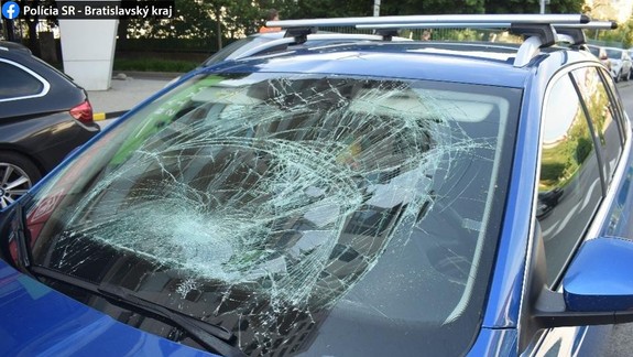 Vážna nehoda: Vodič zrazil na priechode pre chodcov 14-ročného chlapca