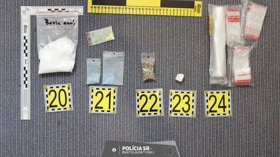 Drogy v budove STV: Prokurátor podal obžalobu na dvoch mužov