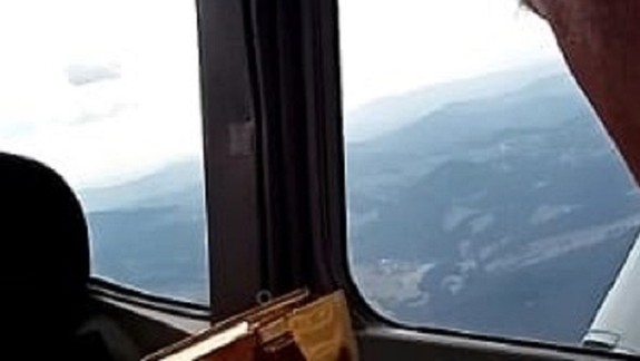 Lietadlo s kňazom krúži nad Slovenskom: Zaženie krv Kristova koronavírus?