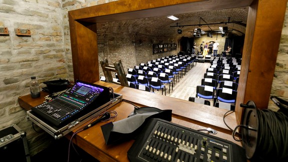 Milanová pod tlakom ustúpila a od pondelka budú povolené v režime OP kultúrne podujatia