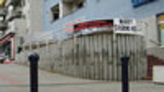 Na námestí začala samospráva osádzať stĺpiky