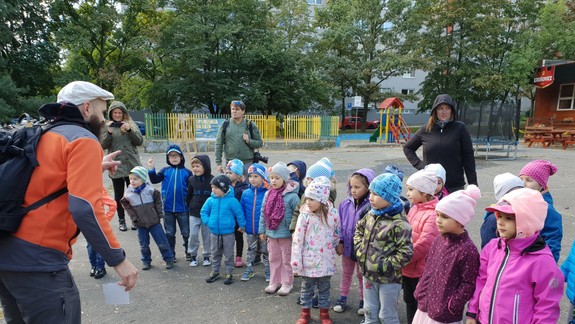 Spomienka na Deža: Pred hudobnou akciou osadia v parku na Fedákovej knižnú búdku