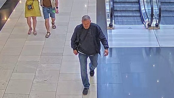 Kde sa objaví tento muž, miznú bicykle. Nepoznáte ho?