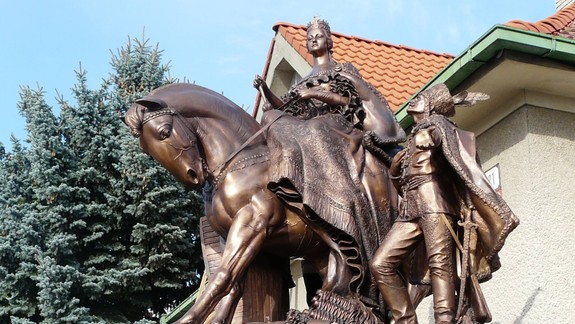 Bude stáť pred Carltonom táto socha Márie Terézie? Zajtra sa rozhodne, vyjadrite sa i vy