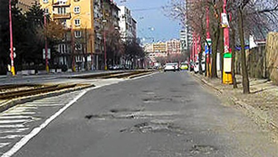 Počasie zabrzdilo opravy výtlkov, z dotácie opravia Račiansku