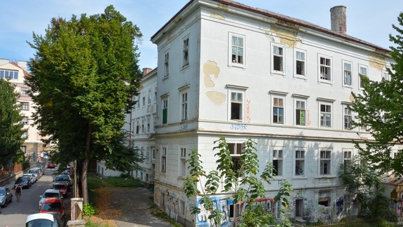 V nemocnici hrôzy na Zochovej je nezvyčajný ruch: Začali konečne s obnovou zdevastovanej budovy?