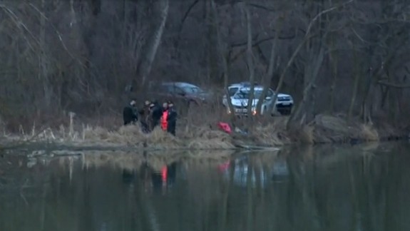 V Moste pri Bratislave vytiahli z Malého Dunaja nehybné telo