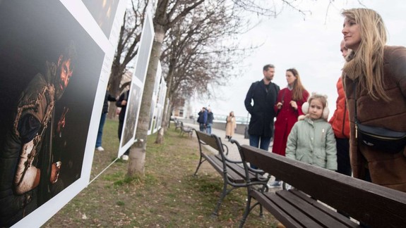 Rok vojny na Ukrajine už reflektuje výstava na Vajanského nábreží
