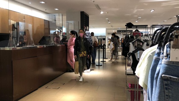 Od 15. februára budú aj neesenciálne obchody fungovať v režime "základ"