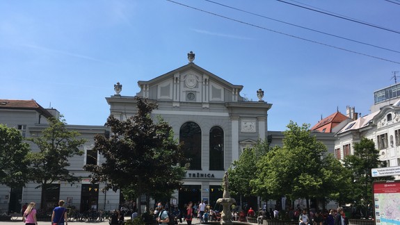 Mesto chce premenovať časť Námestia SNP na Námestie Nežnej revolúcie - čo si o tom myslíte?