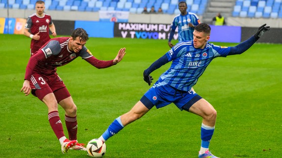 Slovan víťazstvo od titulu: Komárno sa priblížilo k záchrane