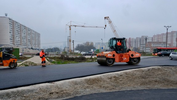 FOTOGALÉRIA: Posledné vrstvy asfaltu za zastávkou Jungmannova v Petržalke sú realitou