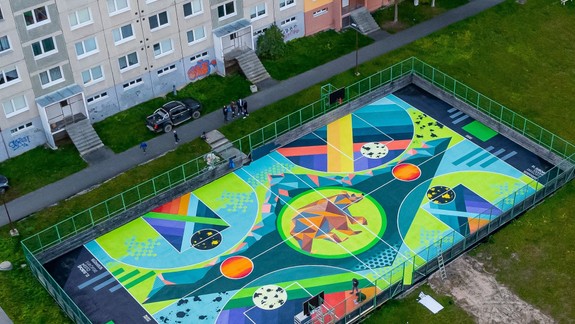 Pekný projekt: Fádne ihriská menia na pestré obrazy, aby deti opäť začali športovať