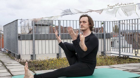 Hollywoodský herec a brat Umy Thurman priletí do Bratislavy na jogový festival Mana Stay