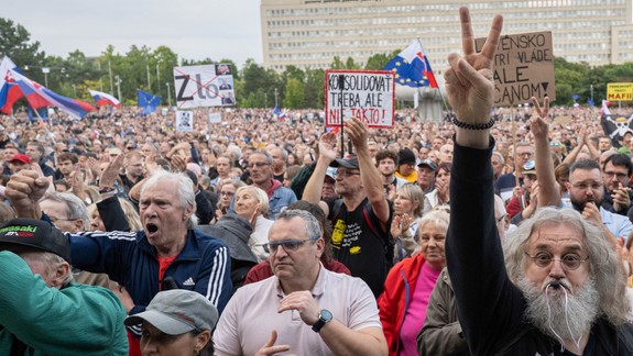 Vo viacerých mestách sa konali protesty proti konsolidácii