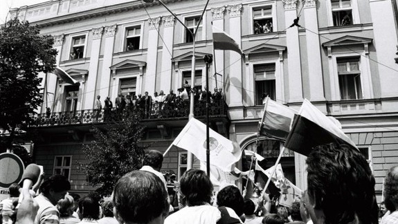 HISTÓRIA - Pred 27 rokmi Slovenská národná rada prijala Deklaráciu o zvrchovanosti SR