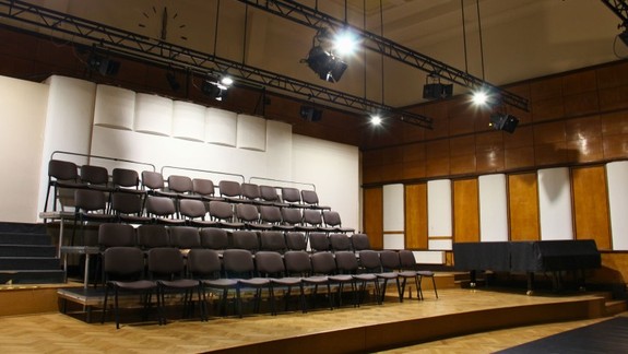 Uvidíte Luciu Hurajovú i Janu Oľhovú: Štúdio 12 chystá premiéru inscenácie V reči stromu