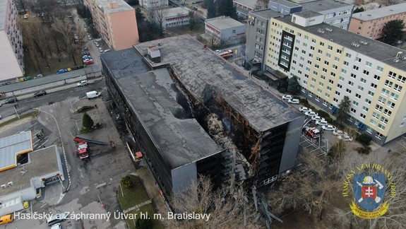 Aká budúcnosť čaká poškodený garážový dom na Drieňovej?