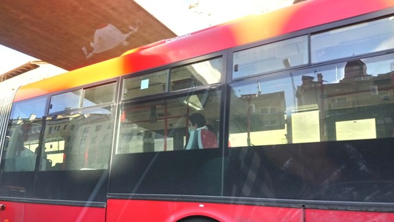 Prázdne autobusy a električky MHD:  Tržby DPB padli na minimum, budú asi prepúšťať