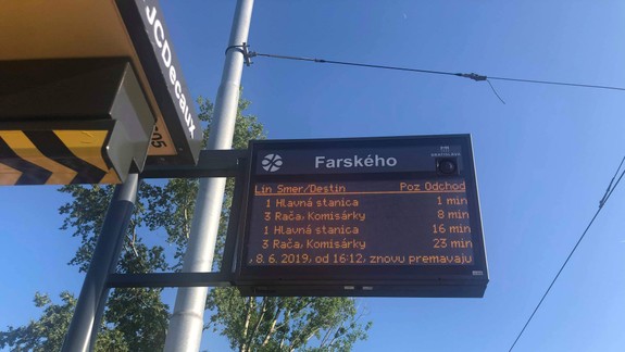 DPB opäť vyhlásil súťaž na 124 elektronických informačných tabúľ