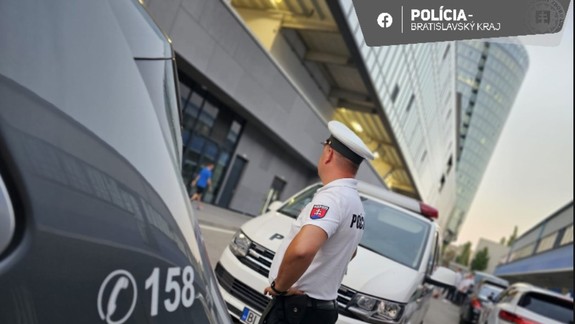 Polícia pátra po mužovi z fotografie: Môže pomôcť objasniť násilný čin