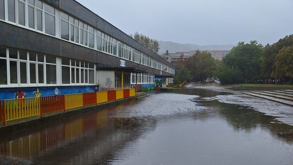 V západných častiach Bratislavy sú ZŠ a MŠ zväčša zatvorené, v Lamači fungujú