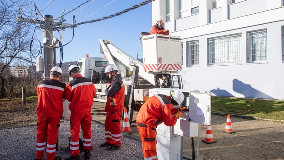 VIDEO: Mladí elektrotechnici z Rače získali špičkové zariadenie, v praxi ich už máločo zaskočí
