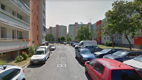 Mestskí policajti zasiahli v Bratislave voči podozrivému zo sprejovania steny