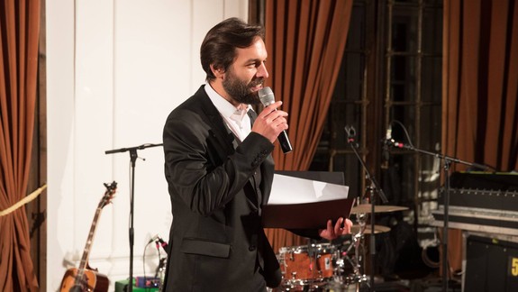 Kamil Mikulčík bude spievať Miroslava Válka